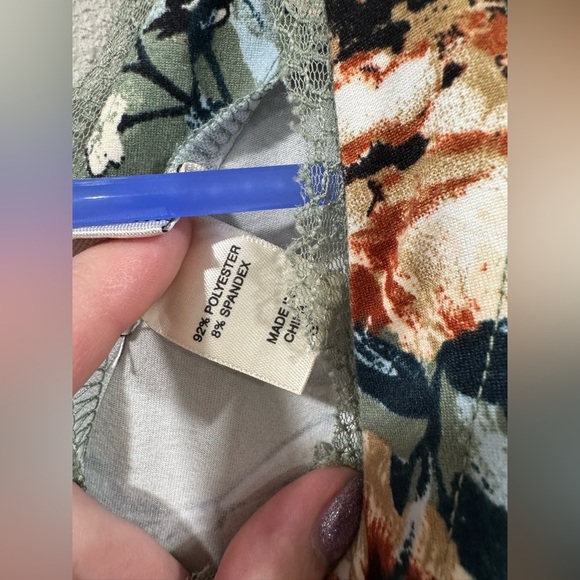 Daytrip Floral Lace Trim Top - Picture 4 of 5